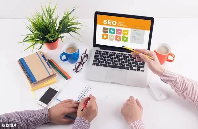 女子骑错车反将车主小孩赶下